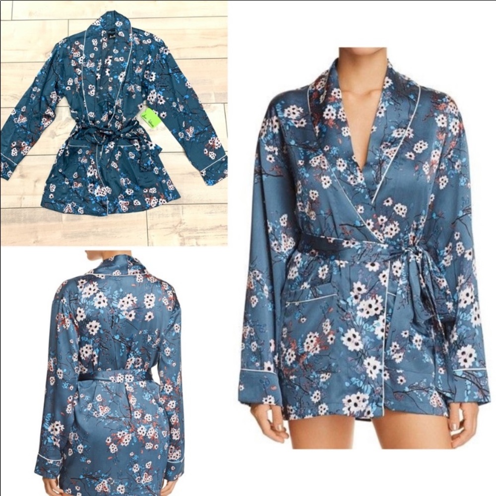 Sam Edelman Womenโs Spring Blue Floral Robe - Picture 3 of 8